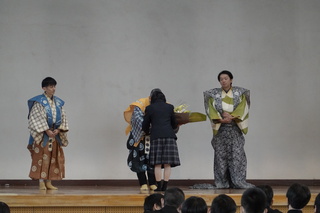 お礼の言葉・花束贈呈