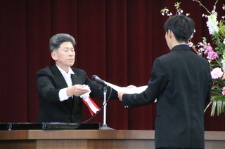 卒業証書授与（電子機械科）