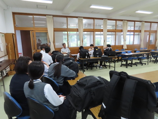 中学校の先生と懇談