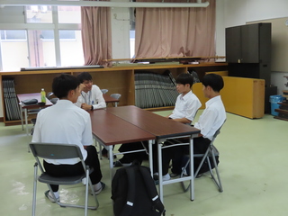 中学校の先生と懇談