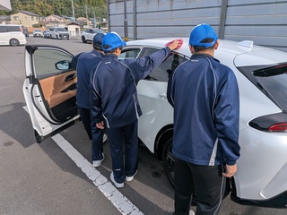 自動車ディーラー