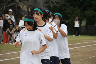 ムカデ競争（女子）